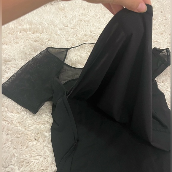 Women’s black Lululemon athletic shirt - Picture 6 of 6